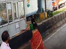 राजस्थानः टोल नहीं देने पर विवाद, पुलिसकर्मी की पत्नी ने टोल प्लाजा कर्मियों पर बरसाए डंडे