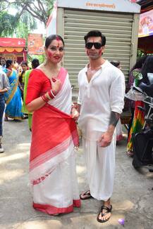 दशमी पर बिपाशा बासु ने खेला सिंदूर, करण सिंह ग्रोवर केस साथ सामने आई खूबसूरत तस्वीरें