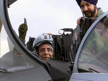 बड़ी खबरें: पीएम मोदी ने किया रावण के पुतले का दहन, राजनाथ सिंह ने राफेल में भरी उड़ान