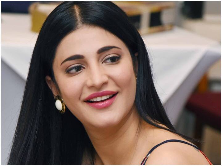 श्रुति हासन ने इंस्टा पर वीडियो शेयर कर बताया, लॉकडाउन में 100 दिनों के बाद सिंगल लाइफ कैसी दिखाई देती है Shruti Haasan shares the video on Insta, telling how single life is seen after 100 days in lockdown श्रुति हासन ने इंस्टा पर वीडियो शेयर कर बताया, लॉकडाउन में 100 दिनों के बाद सिंगल लाइफ कैसी दिखाई देती है