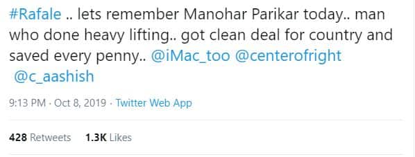 इस दौरान लोगों ने दिवंगत और पूर्व रक्षा मंत्री मनोहर पर्रिकर को भी याद किया.