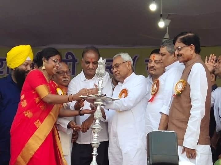 जानिए, नीतीश कुमार थे मौजूद फिर भी बीजेपी नेताओं ने क्यों बनाई रावण दहन कार्यक्रम से दूरी? Dussehra function in Patna shows Rift between BJP JDU Alliance जानिए, नीतीश कुमार थे मौजूद फिर भी बीजेपी नेताओं ने क्यों बनाई रावण दहन कार्यक्रम से दूरी?