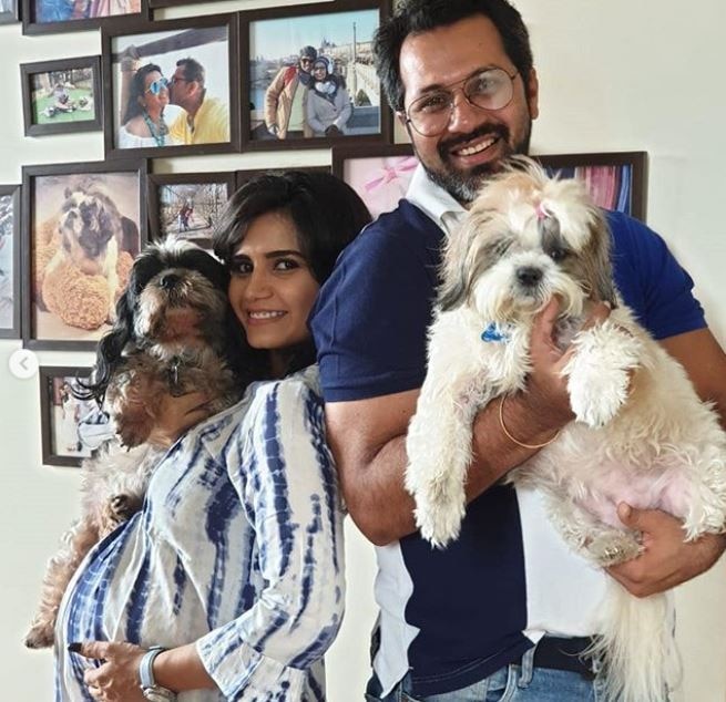 ऐसे में अब एक बार फिर से प्रिया ने अपने बेबी बंप का लेटेस्ट फोटोशूट कराया हैं. (Photo Credit: @priyaahujarajda Instagram)