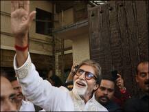 कुछ इस तरह खत्म हुआ ‘बर्थडे बॉय’ अमिताभ बच्चन की एक झलक पाने‌ का फैन्स का इंतजार