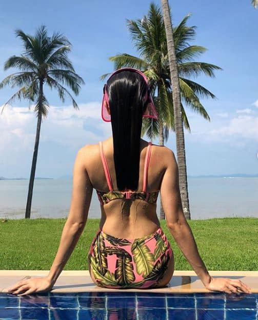 नुसरत अपने ट्रिप की एक के बाद एक बहुत सारी तस्वीरें लगातार शेयर कर रही हैं. 