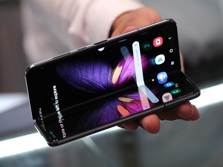 Samsung Galaxy Fold' का स्टॉक चंद मिनटों में ही खत्म हो जाता है,  कीमत है 1.5 लाख रुपए से भी ज्यादा