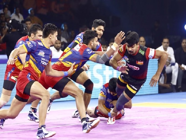 Pro Kabaddi League 2019: दबंग दिल्ली ने शीर्ष पर रहते हुए किया लीग चरण का खात्मा Pro Kabaddi League 2019 Match Tied between Dabang Delhi and U Mumba