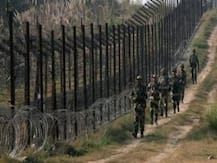 जम्मू-कश्मीर के राजौरी में पाकिस्तान की फायरिंग में एक जवान शहीद, अखनूर सेक्टर में भी दो जवान घायल