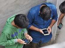 जम्मू-कश्मीर में सोमवार से बहाल होगी पोस्ट पेड मोबाइल सेवा, 370 हटने के बाद से बंद है