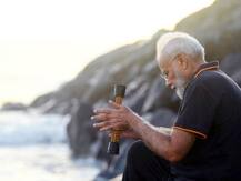 महाबलिपुरम में पीएम मोदी ने लिखी कविता, कहा- सागर से संवाद करने में खो गया