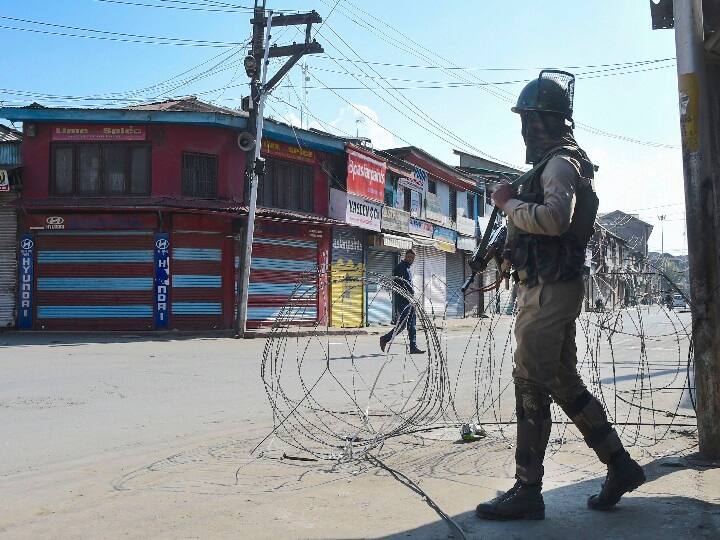 Post paid mobile phones to resume in Kashmir जम्मू-कश्मीर में 70 दिनों के बाद बजीं मोबाइल की घंटियां, 40 लाख पोस्टपेड सेवा बहाल