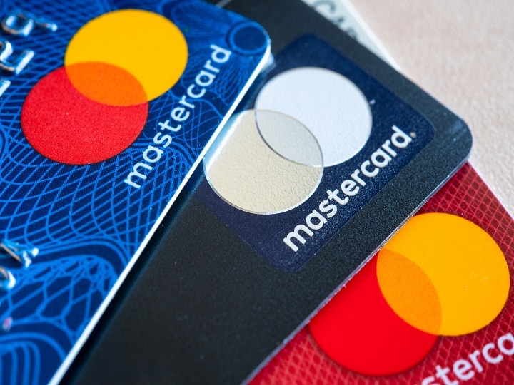 These mistakes you need to avoid while using Credit Card क्रेडिट कार्ड इस्तेमाल करते हैं तो इन गलतियों से बचें वरना हो जाएगा बड़ा नुकसान