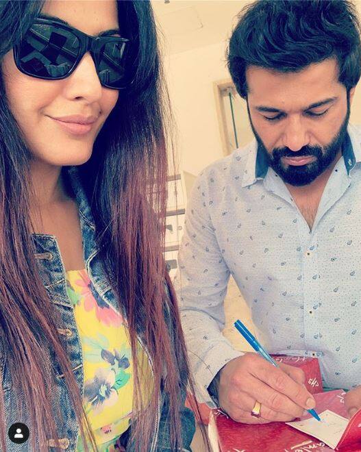 काम्या और शलभ की मुलाकात इसी साल फरवरी में हुई थी और कुछ ही महीनों में शलभ ने काम्या को प्रपोज कर दिया. दोनों अब अगले साल शादी के बंधन में बंधने के लिए तैयार हैं. शादी मुंबई में होगी. (Photo Credit: @panjabikamya Isntagarm)