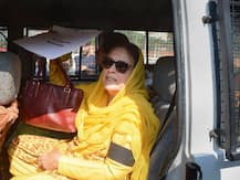 फारूक अब्दुल्ला की बहन और बेटी को हिरासत में लिया गया, अनुच्छेद 370 हटाए जाने के खिलाफ कर रहीं थीं प्रदर्शन