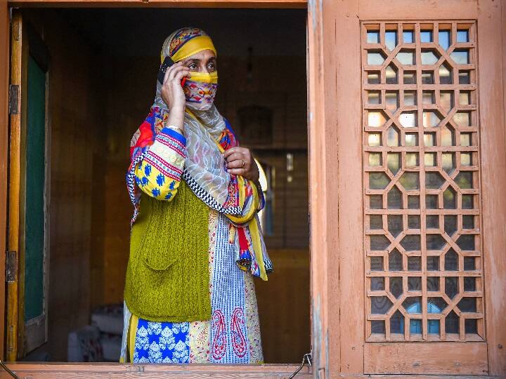 करीब 4 महीने बाद जम्मू-कश्मीर में शुरू हो रही है SMS सेवा, सरकारी अस्पतालों में चलेगा इंटरनेट Jammu and Kashmir Official Says SMS services to be restored from midnight करीब 4 महीने बाद जम्मू-कश्मीर में शुरू हो रही है SMS सेवा, सरकारी अस्पतालों में चलेगा इंटरनेट