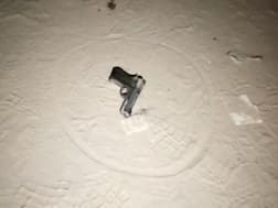 दिल्ली: किराड़ी में दुकदानदार से डेढ़ लाख की लूट, वजीराबाद में एनकाउंटर के बाद दो बदमाश गिरफ्तार