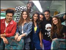 Video: \'हाउसफुल 4\' की टीम ट्रेन से पहुंची दिल्ली, अक्षय से लेकर कृति तक पूरी कास्ट ने ऐसे की मस्ती