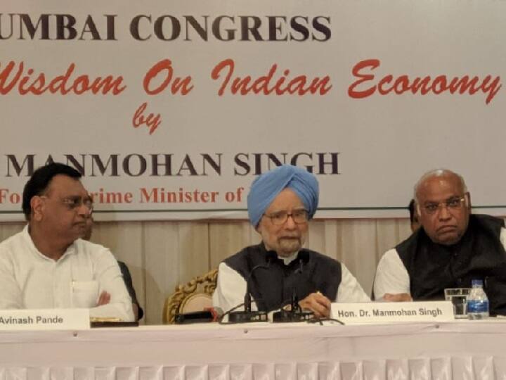 मनमोहन सिंह ने कहा- कांग्रेस सावरकर के खिलाफ नहीं, इंदिरा गांधी ने उनके नाम से जारी किया था पोस्टल स्टैंप Former PM Manmohan Singh on Veer Savarkar for Bharat Ratna मनमोहन सिंह ने कहा- कांग्रेस सावरकर के खिलाफ नहीं, इंदिरा गांधी ने उनके नाम से जारी किया था पोस्टल स्टैंप