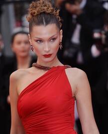 सुपरमॉडल बेला हदीद हैं दुनिया की सबसे खूबसूरत महिला, देखिए उनकी कुछ ग्लैमरस तस्वीरें