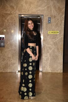 \'दबंग 3\' से डेब्यू कर रहीं साई मांजरेकर, दीवाली पार्टी में साथ लेकर पहुंचे सलमान खान, देखिए तस्वीरें