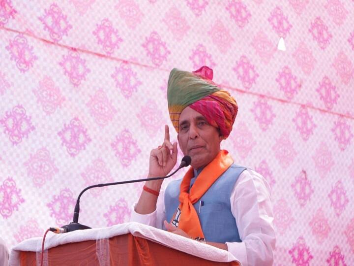 Rajnath Singh Attacks on congress over Article 370 and Nationalism issue रक्षामंत्री का कांग्रेस पर हमला, कहा- कांग्रेस के लगाए अनुच्छेद 370 के कारण कितनी ही माताओं ने खोए अपने लाल