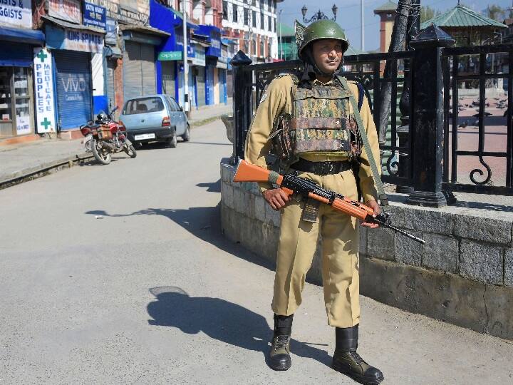 पाकिस्तान की नई साजिश, कश्मीर में हमले के लिए अफगानी मूल के आतंकियों को भेजने की कर रहा है तैयारी- सूत्र Top sources says Afghan origin terrorists to attack in Kashmir पाकिस्तान की नई साजिश, कश्मीर में हमले के लिए अफगानी मूल के आतंकियों को भेजने की कर रहा है तैयारी- सूत्र