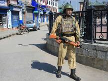 कोरोना ड्यूटी पर जान गंवाने वाले जवानों को मिलेगा शहीद का दर्जा, परिवार को 15 लाख देगी सरकार