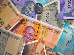 कर्नाटक के डेक्कन अरब-कोअपरेटिव बैंक पर लगी पाबंदी, 1,000 रुपये से अधिक नहीं निकाल सकेंगे ग्राहक