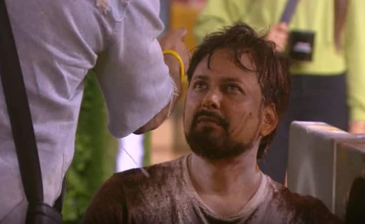 सिद्धार्थ डे: अभी तक बिग बॉस के घर में काफी सारी लड़ाईयों और विवादों का सामना करने वाले सिद्धार्थ डे ने भी इस बार नॉमिनेशन में जगह बना ली हैं. पहले दोनों वीकेंड पर सलमान खान सिद्धार्थ डे के साथ काफी मस्ती करते दिखाई दे चुके हैं.