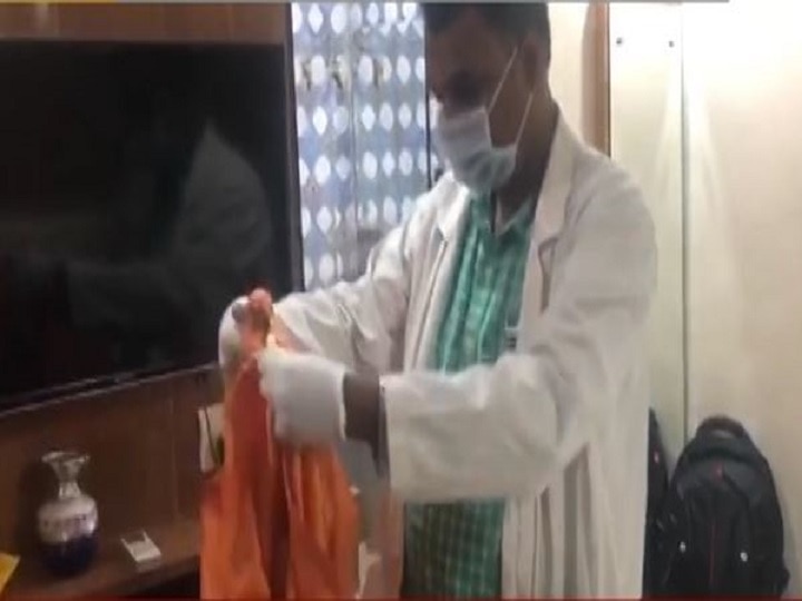 Kamlesh Tiwari massacre- murderers stayed at Khalsa Hotel in Lucknow, saffron clothes with blood stains recovered कमलेश तिवारी हत्याकांड: लखनऊ के खालसा होटल रुके थे हत्यारे, खून के धब्बे लगे भगवा कपड़े बरामद