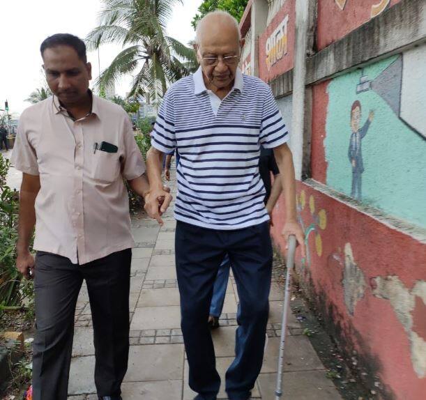 पूर्व मुंबई पुलिस कमिश्नर जूलियो रिबेरियो ने वर्ली विधानसभा क्षेत्र से अपना मतदान किया.