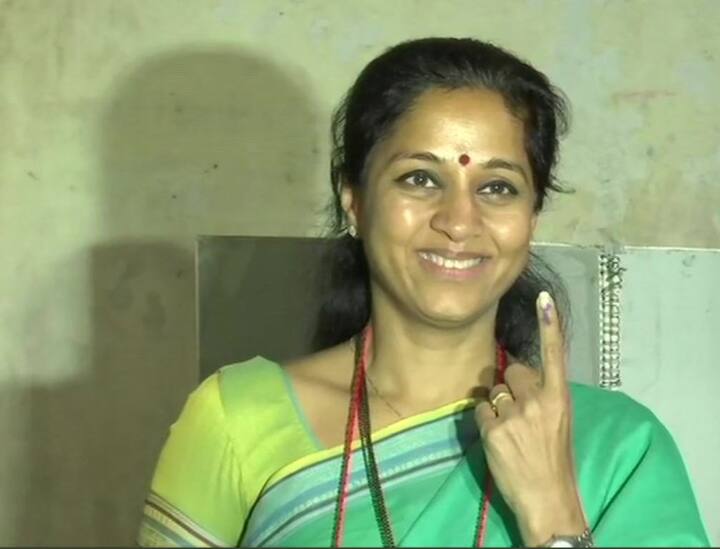 महाराष्ट्र में एनसीपी नेता सुप्रिया सुले ने भी वोट डाला.