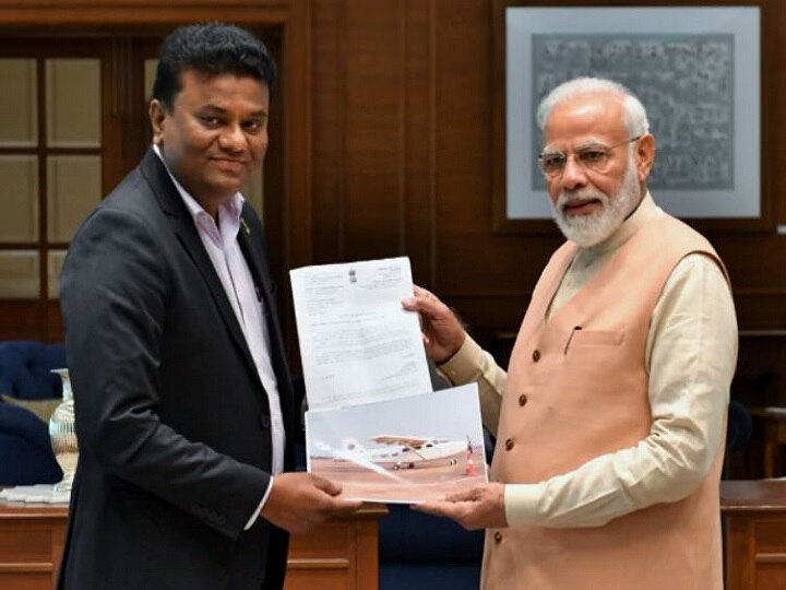 PM Modi meets pilot Amol Yadav who built 6-seater experimental aircraft कैप्टन अमोल ने बनाया पहला ‘मेड इन इंडिया’ 6 सीटर हवाई जहाज, पीएम मोदी से भी मिले