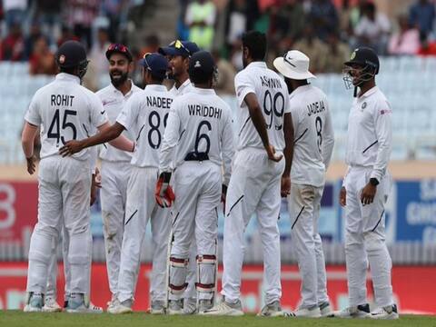 India vs South Africa : दक्षिण अफ्रीका को मिला फॉलोऑन, पहली पारी 162 पर सिमटी India vs South Africa : दक्षिण अफ्रीका को मिला फॉलोऑन, पहली पारी 162 पर सिमटी