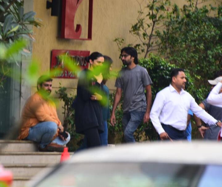 दीपिका पादुकोण के हाथ जल्द ही यशराज बैनर की कोई बड़ी फिल्म लग सकती है. मंगलवार को दीपिका पादुकोण को यशराज के ऑफिस के बाहर स्पॉट किया गया.