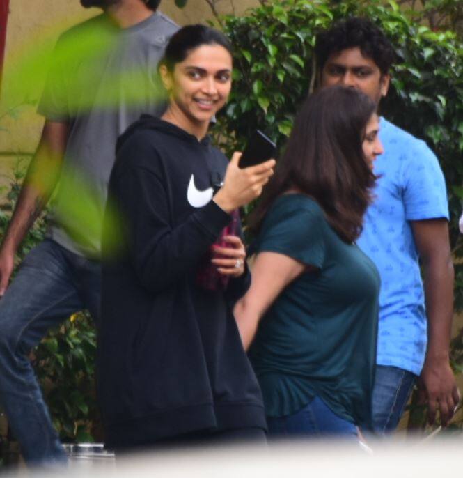 इसके अलावा दीपिका पादुकोण पति रणवीर सिंह के साथ फिल्म '83' में अहम भूमिका में नजर आएंगी.