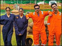 जाह्नवी कपूर और वरुण धवन ने फैंस के साथ खेला पेंटबॉल, सामने आईं तस्वीरें