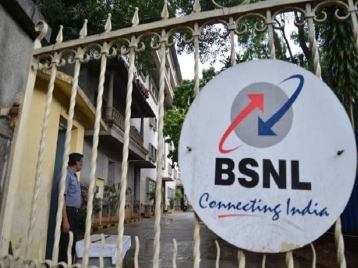 60000 BSNL and mtnl employees availed VRS scheme in last 4 days बीएसएनएल और एमटीएनएल में वीआरएस लेने वालों की लगी लाइन