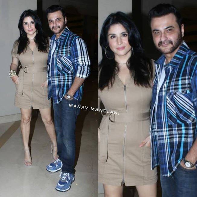 अभिनेता संजय कपूर भी पत्नी महीप के साथ इस पार्टी में पहुंचे. बता दें कि संजय कपूर मलाइका के ब्वॉयफ्रेंड अर्जुन कपूर के चाचा भी हैं. (Photo Credit: Manav Manglani)