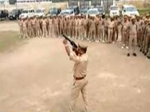 यूपी: बलिया में खुली UP Police की पोल, रिहर्सल में दगा दे गई आंसू गैस वाली गन
