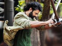 Happy Birthday Prabhas: \'बाहुबली\' से पहले प्रभास की ये फिल्म 100 दिनों तक नहीं हटी थी थिएटर्स से