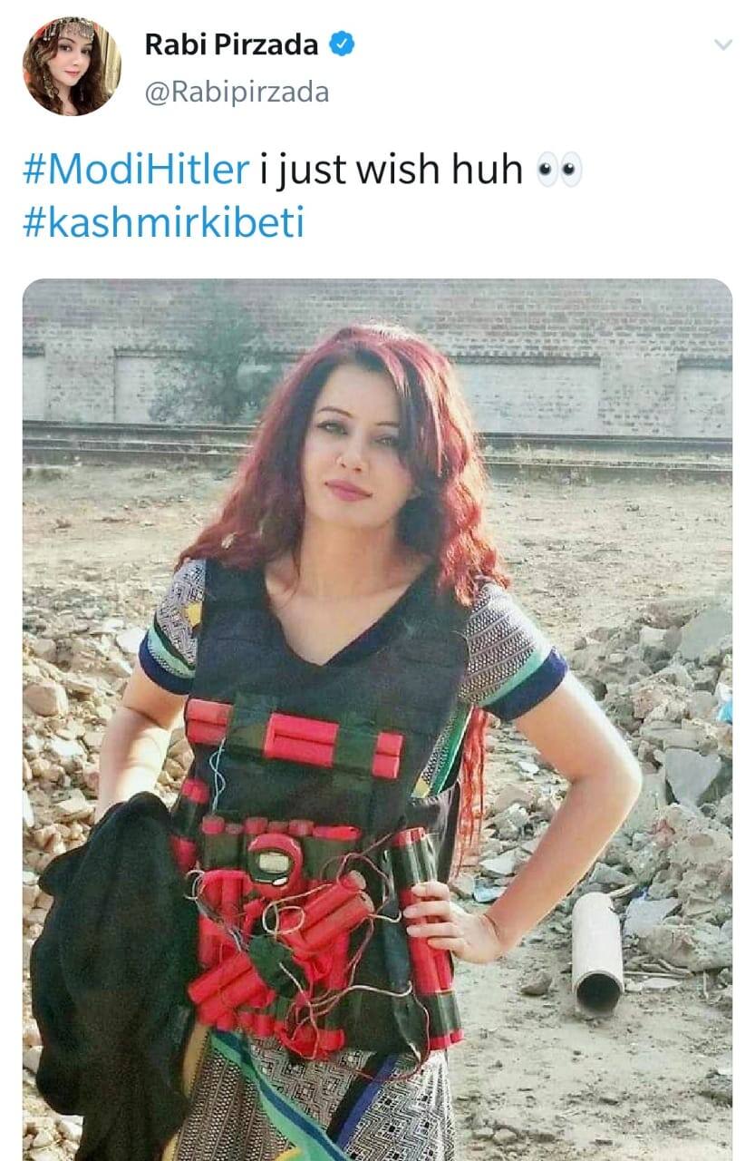 पाक सिंगर ने फिदायीन लुक से की डराने कोशिश, सोशल मीडिया पर जमकर उड़ी खिल्ली