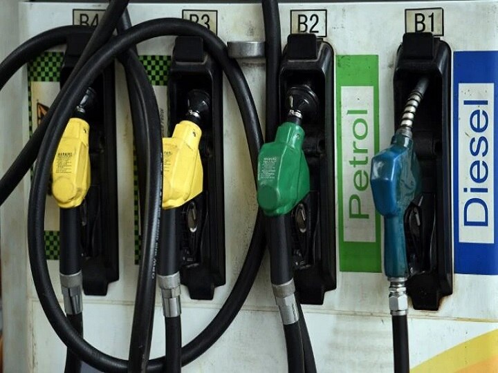 Petrol, Diesel Could get Cheaper by 12 to 10 rupees if govt does not increase excise duty सस्ते क्रूड से पेट्रोल 12 रुपये, डीजल 10 रुपये तक हो सकता है सस्ता -SBI इकोरैप रिपोर्ट
