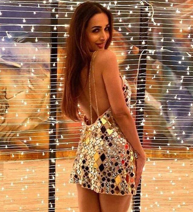 मलाइका अरोड़ा आज अपना 46वां जन्मदिन मना रही हैं और इस खास दिन को उन्होंने और भी खास बनाया अपने परिवार दोस्तों के साथ देर रात पार्टी करके.