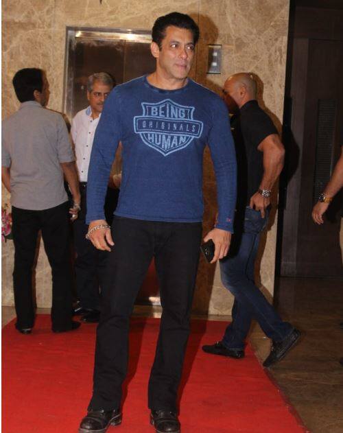 बीती रात फिल्मकार रमेश तुरानी ने दीवाली की पार्टी आयोजन किया . इस पार्टी में सलमान खान से लेकर प्रीति जिंटा तक कई नामी सितारे पहुंचे. 