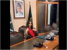 पाकिस्तानी उच्च-सुरक्षा कार्यालय में टिकटॉक स्टार हरीम शाह ने बनाया वीडियो, किया इमरान खान की कुर्सी का इस्तेमाल?