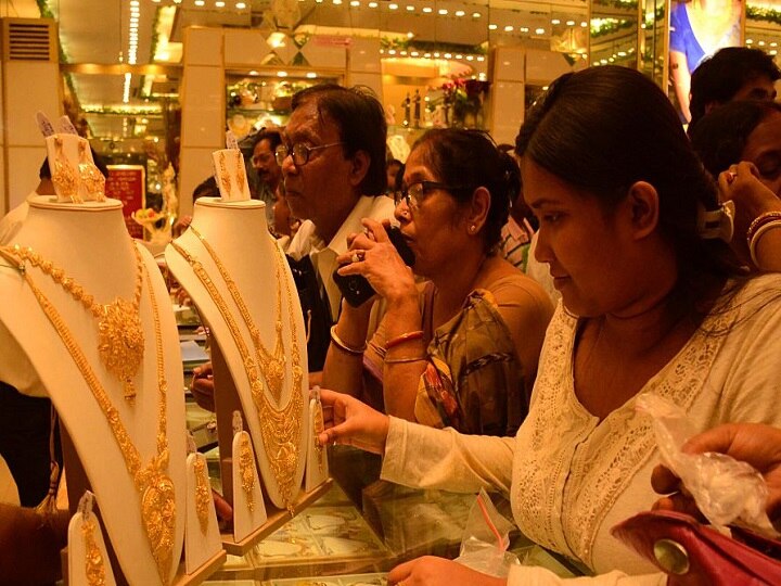 Dhanteras 2020: On the festival of Dhanteras, what things are considered to be auspicious, know the complete list Dhanteras 2020: धनतेरस के पर्व पर किन चीजों को खरीदना माना जाता है शुभ, जानें पूरी लिस्ट