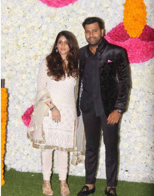 इसके अलावा इस दीवाली पार्टी में रोहित शर्मा भी अपनी पत्नी के साथ पहुंचे थे. (सभी तस्वीरें- मानव मंगलानी))