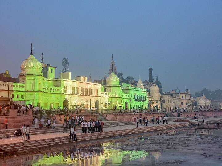 अयोध्या में साधु संतों के घमासान: वेदांती के खिलाफ बयानबाजी करने पर तपस्वी छावनी ने महंत परमहंस दास को निकाला Dispute among sage saints over trust in Ayodhya अयोध्या में साधु संतों के घमासान: वेदांती के खिलाफ बयानबाजी करने पर तपस्वी छावनी ने महंत परमहंस दास को निकाला