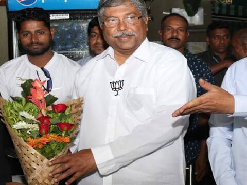 महाराष्ट्रः बीजेपी ने नेता चुनने के लिए नव-निर्वाचित विधायकों की बैठक बुलाई महाराष्ट्रः बीजेपी ने नेता चुनने के लिए नव-निर्वाचित विधायकों की बैठक बुलाई